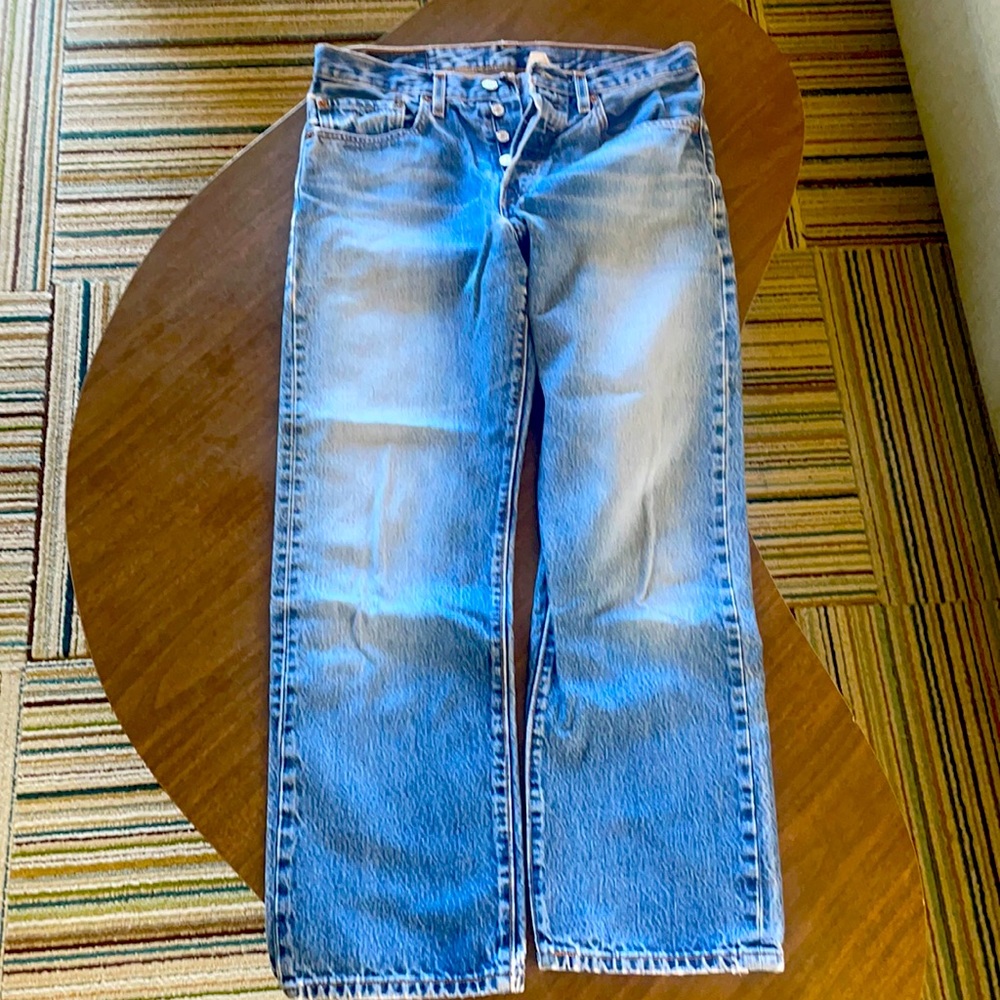Levi’s women’s button down blue jeans